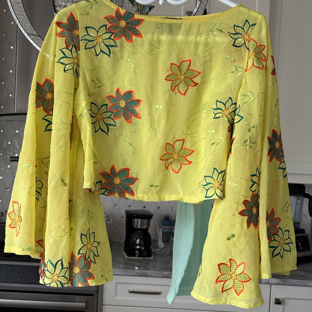 Garcia size medium Boho style get your hippie on top and bonus T-shirt tank top - Picture 12 of 16